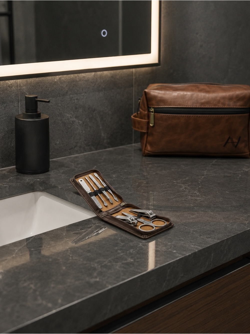 Brown Leatherette Personal Grooming Kit | Arthur Alan - Picture 3 of 9